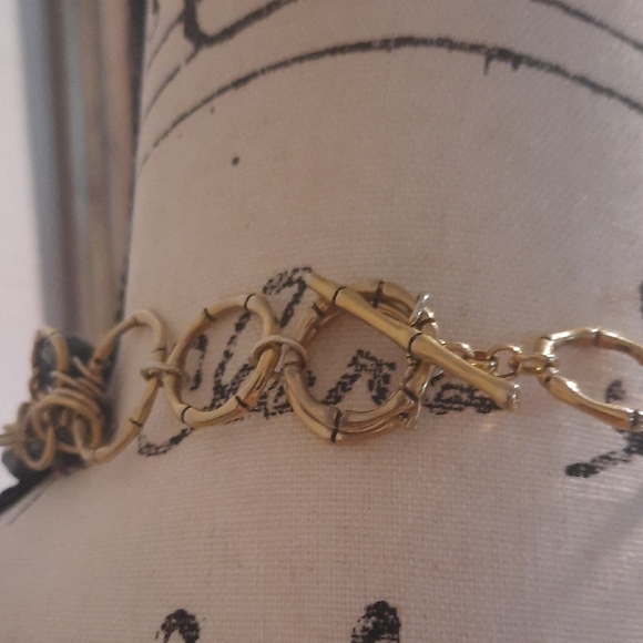 Elegant Gold and Green Necklace - Picture 3 of 4